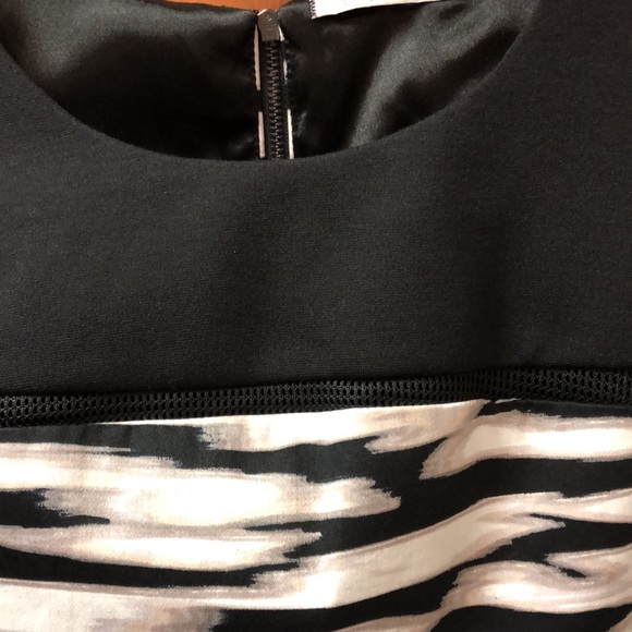 Elie Tahari Sleeveless Dress - Picture 7 of 8